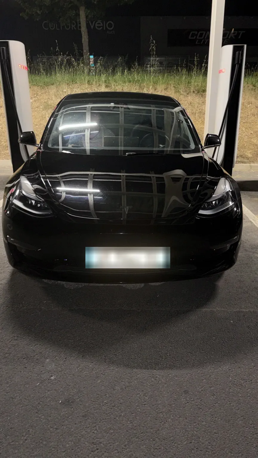 Tesla Model 3 en recharge